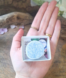 Calciet blauw ema egg uit Brazilië.