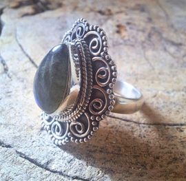 Labradoriet ring boho zilver- maat 18
