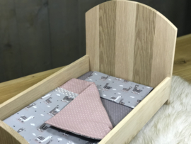Poppenbedje hout met lakentje alpaca’s