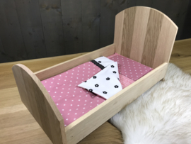Poppenbedje hout met lakentje oud rose