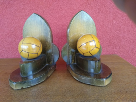 Set houten boekensteunen met voetbal