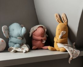 Maileg Muziekknuffel Konijn met knuffeldoekje, Lullaby friends, 32cm, Bunny