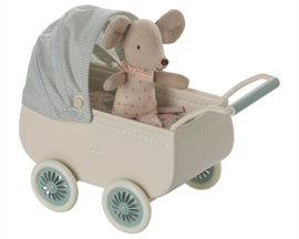 Maileg Kinderwagen met Baby Muis, Mint, hoogte 9 cm