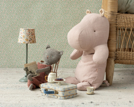 Maileg Knuffel Nijlpaard Safari Friends Medium Hippo, Light Rose