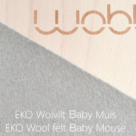 Wobbel original blank gelakt - vilt baby muis (middengrijs)