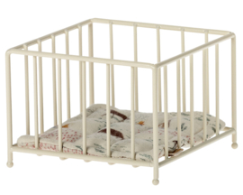 Maileg metalen Baby Box, Playpen MY, hoogte 7 cm