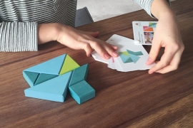 Grimm's houten Tangram met voorbeeldenboekje, blauw-groen