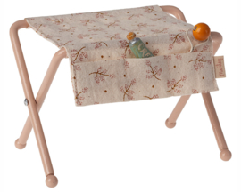 Maileg Verschoontafel voor muizen, met accessoires, Roze, 7,5cm hoog