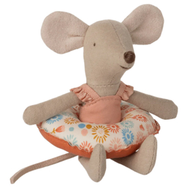 Maileg Kleine Zus muis met zwemband - Little Sister Beach Mouse with Float, Flower