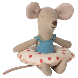 Maileg Kleine Zus muis met zwemband - Little Sister Beach Mouse with Float, Red dot