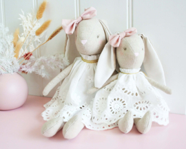 Alimrose Knuffel Konijn, Mummy Broderie Bunny, 40 cm