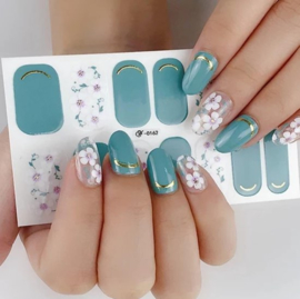 nail art stickers groen met paarse witte bloem