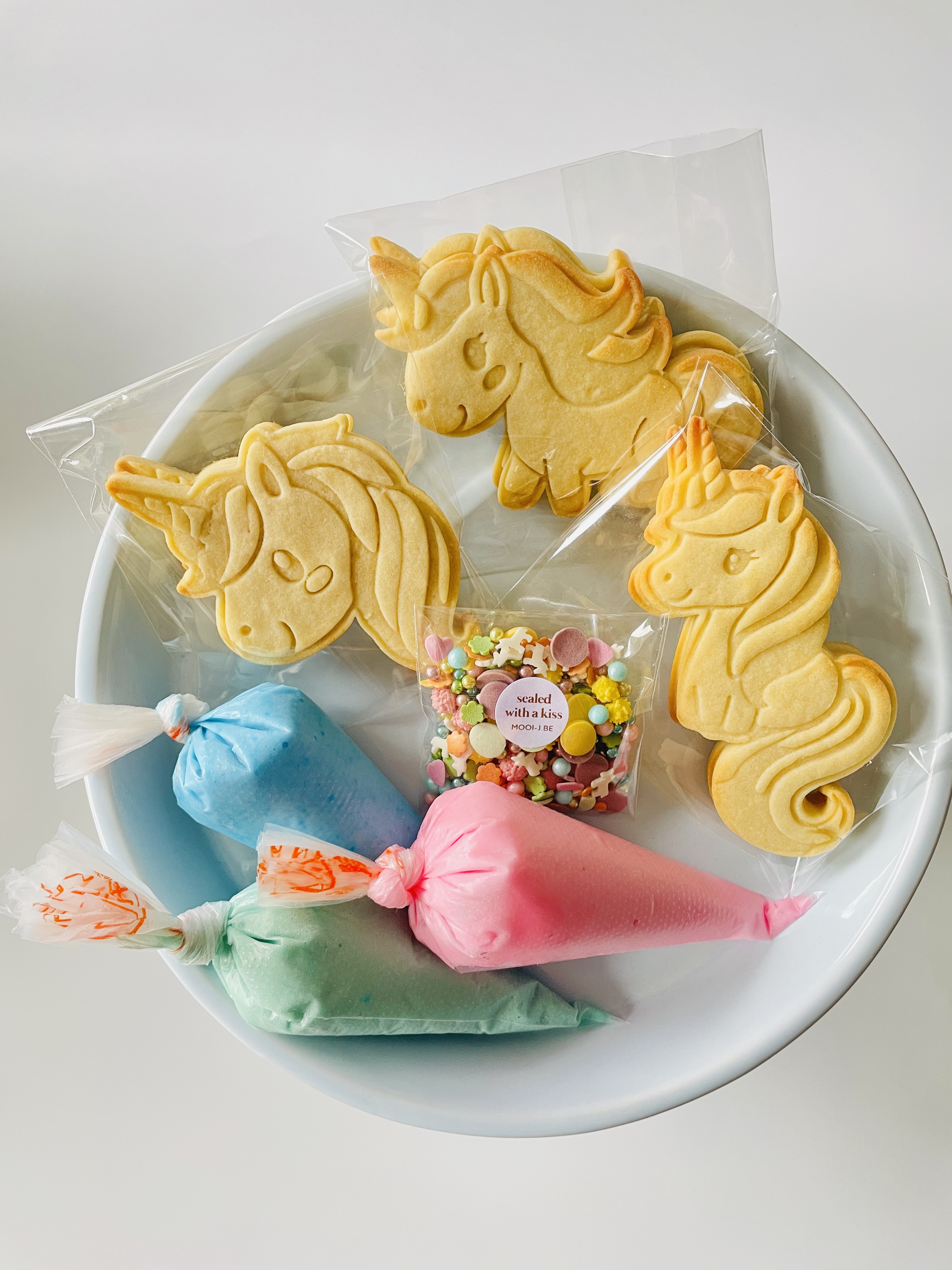 DIY box unicorns
