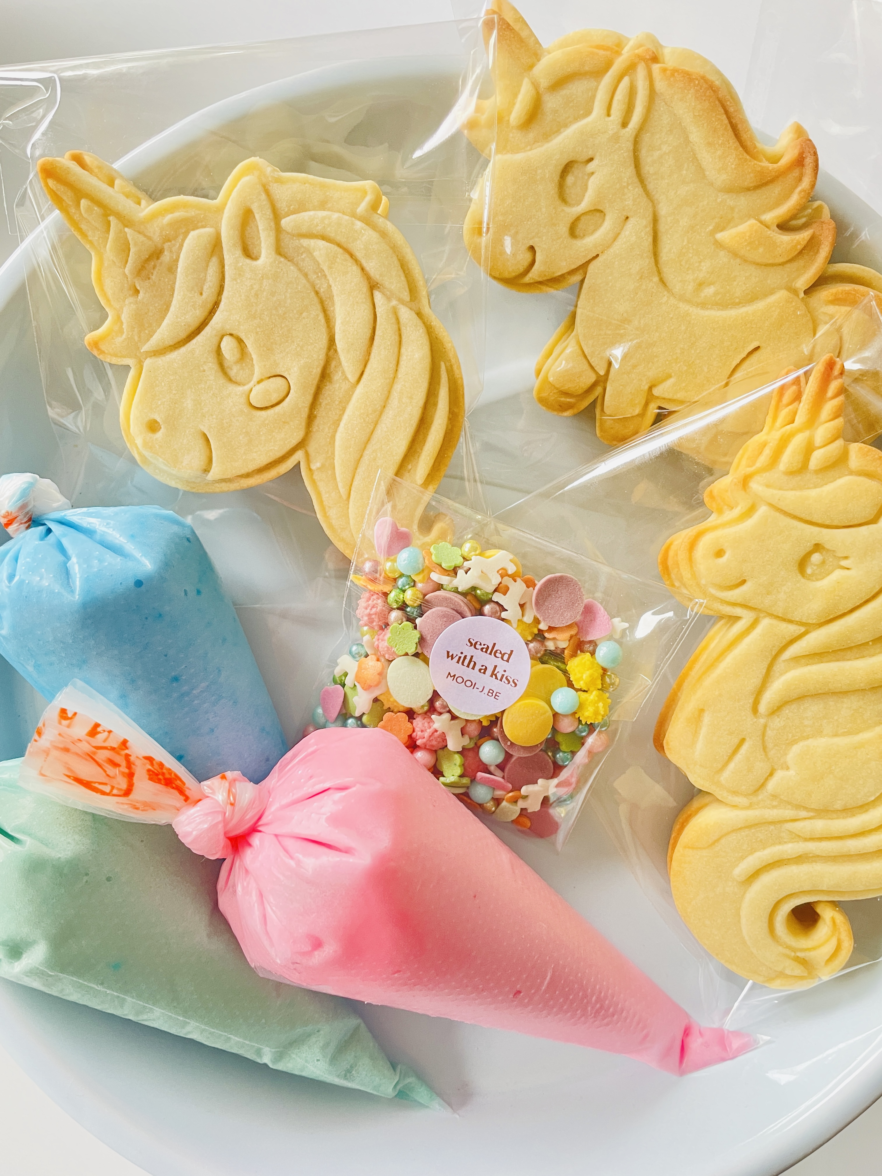 DIY box unicorns