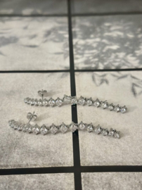 LANGE OORSTEKERS MET STRASS OP HET OOR / ZILVER