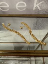 LANGE OORSTEKERS MET STRASS OP HET OOR / GOUD