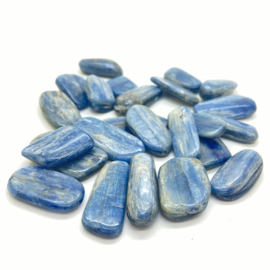Kyaniet (blauw) hand-, knuffel-, meditatie steen