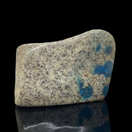 K2 Azuriet in graniet, 266 gram
