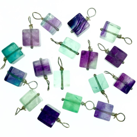 Fluoriet hanger, kubus