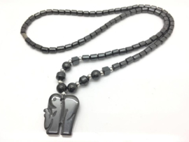 Handgemaakt Hematiet collier met olifant hanger en sluiting.