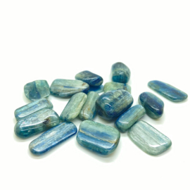 Kyaniet (blauw-groen) hand-, knuffel-, meditatie steen