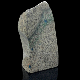 K2 Azuriet in graniet, 1013 gram
