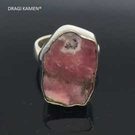 925/000 zilveren ring met rhodochrosiet. Ringmaat 18