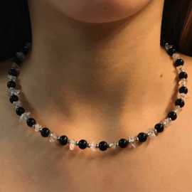 Collier/choker van Bergkristal met onyx.