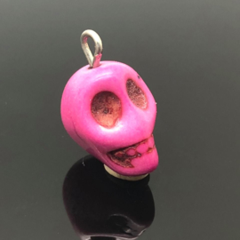 Howliet skull hanger, pink.