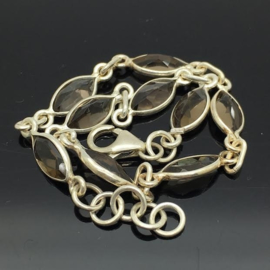 925/000 zilveren armband met 9 facet geslepen rookkwarts in marquise vorm.