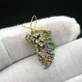 Prachtige Bismuth hanger, Wire Wrapped in 14kt Gold Filled wire