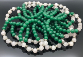 Handgemaakte armband met 8 mm groene jade en Roze kwarts/Rozenkwarts kralen.