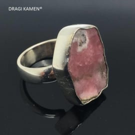 925/000 zilveren ring met rhodochrosiet. Ringmaat 18