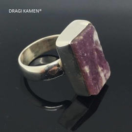 925/000 zilveren ring met roze toermalijn. Ringmaat 18