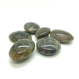 Zwarte / Grijze Maansteen handsteen 60-70 gram
