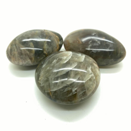 Zwarte / Grijze Maansteen handsteen 100-200 gram