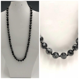 Handgeknoopt collier met sneeuwvlok obsidiaan 6 mm kralen.