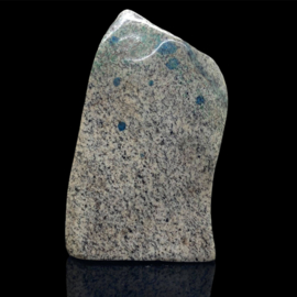 K2 Azuriet in graniet, 1013 gram