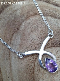 925/000 Zilveren collier met druppel vorm facet geslepen amethyst.