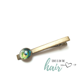 Clip Love Is In The Hair© | Peacock