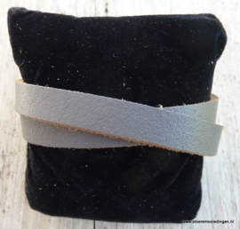 Gesp armband taupe