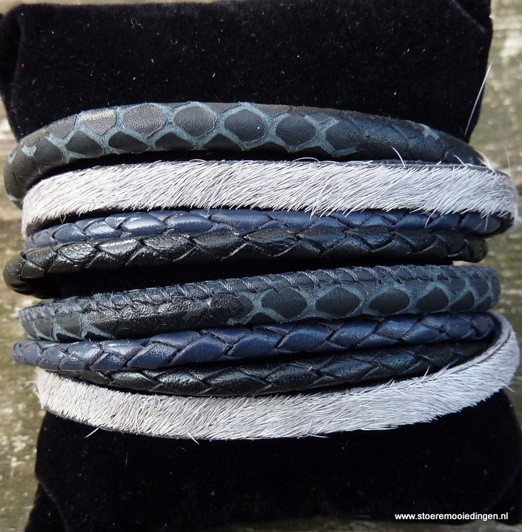 Wikkelarmband  slangenprint grijs bont