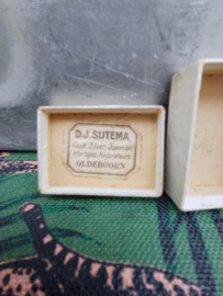 Oud kartonnen sieradendoosje