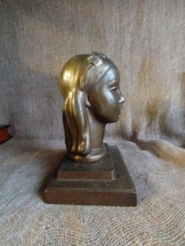 Art deco beeld dame