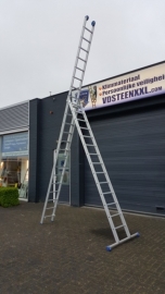 Gecoate 3-delige ladder met rechte voet en stabilisatiebalk