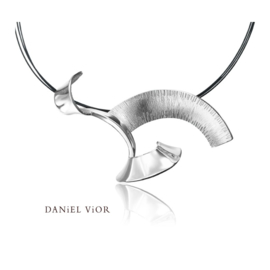 DANiEL ViOR Apoaxis ring