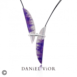 DANiEL ViOR Tavella Violet Enamel collier