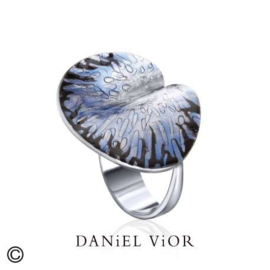 DANiEL ViOR ring Pessic