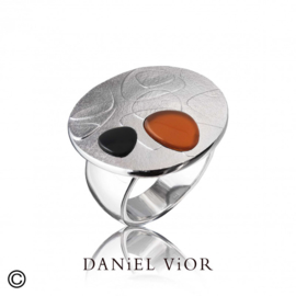 DANiEL ViOR Molites Carnelian/Onyx ring