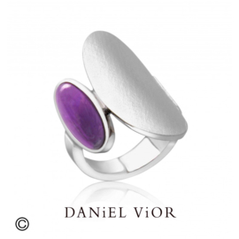 DANiEL ViOR Tonna Amethyst ring